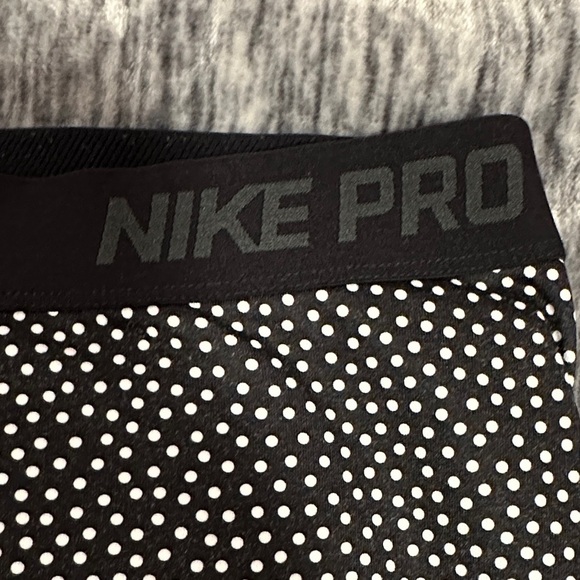 Nike Women’s Black and White Dotted Leggings. Fleece lined for running. EUC - Picture 2 of 12